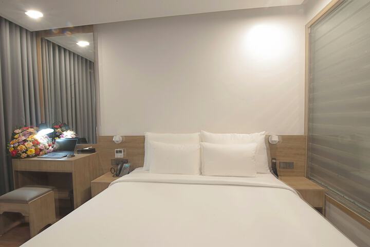 Room 7 of 28