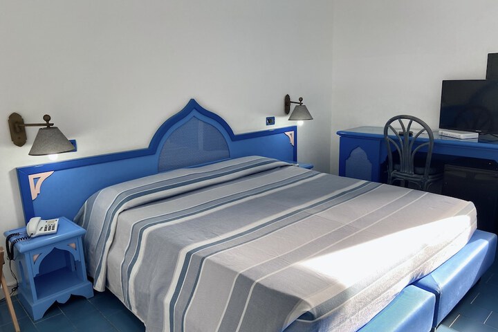 Room 8 of 26