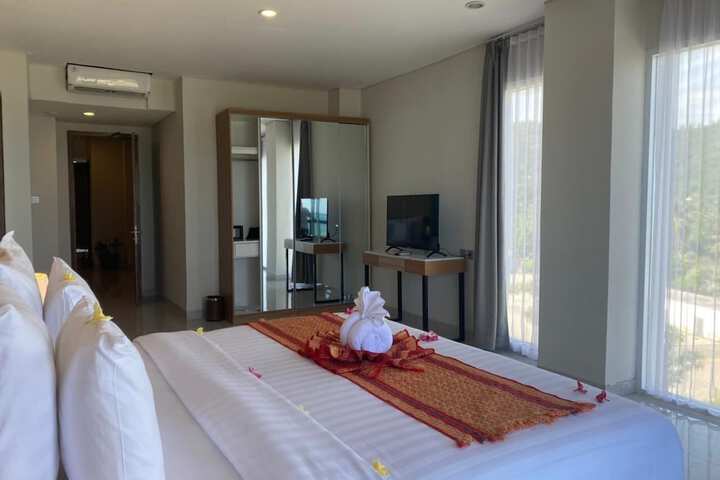 Room 8 of 73