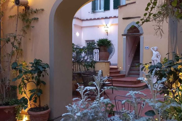 Hotel Exterior 74 of 82