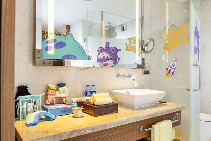 Room 53 of 109