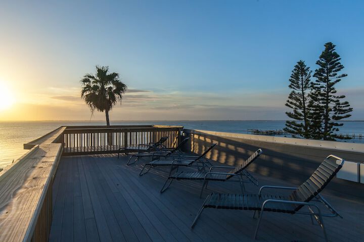Sundeck 54 of 58