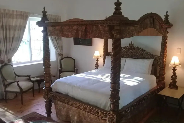 Room 4 of 16