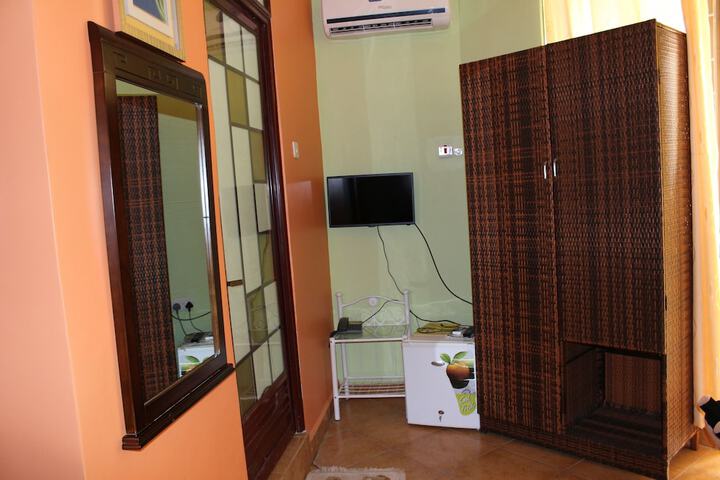 Room 4 of 29
