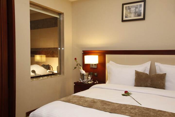 Room 32 of 43