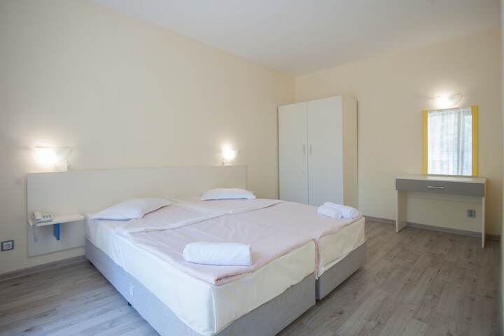 Room 7 of 40