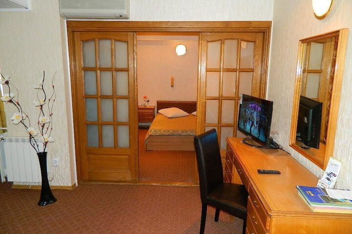 Room 3 of 7