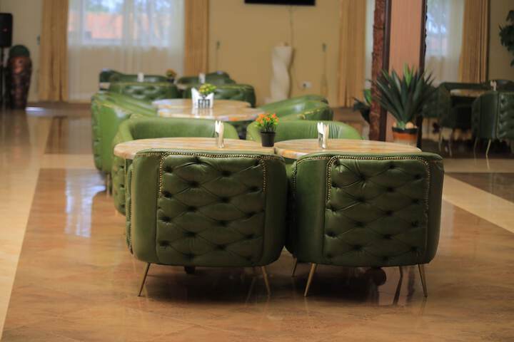 Dining 39 of 79