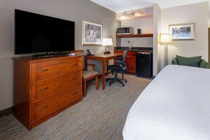 1 King Bed City View Ground Floor (8 of 17)