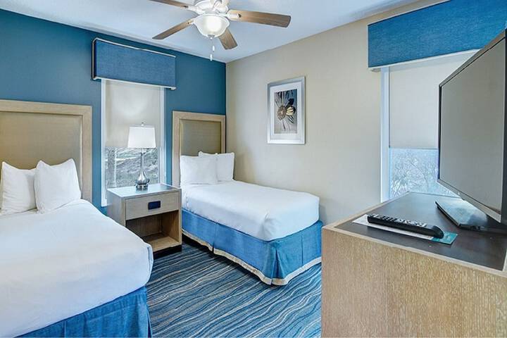 Villa Accessible King Size Bed (10 of 25)