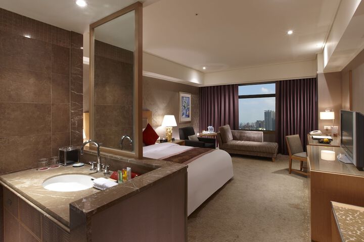 Room 7 of 40