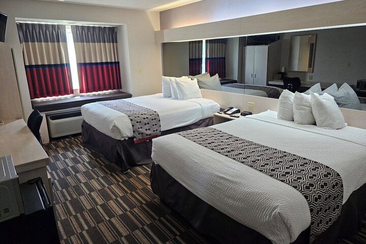 1 Queen Bed (6 of 22)