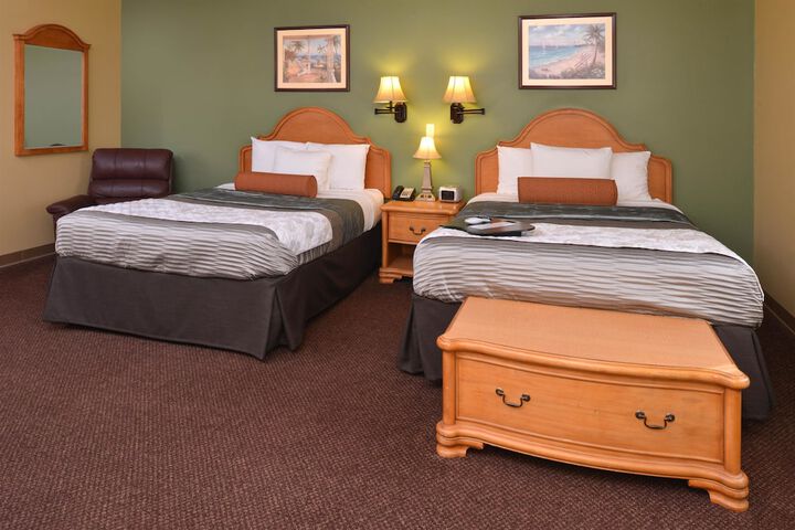 2 Queen Beds (1 of 11)