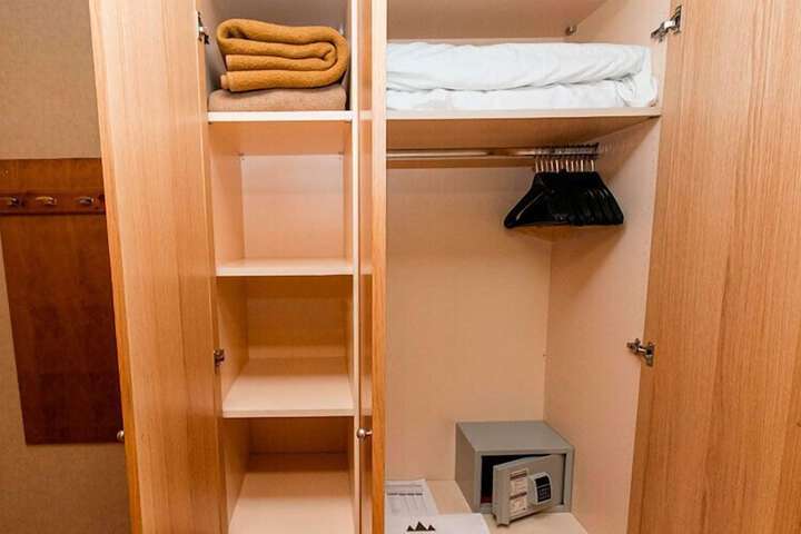 Room 34 of 91