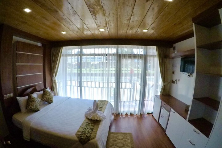 Room 2 of 24