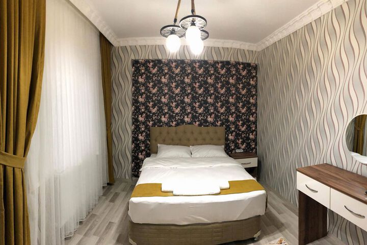 Room 8 of 12