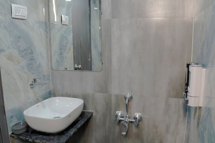 Room 19 of 29