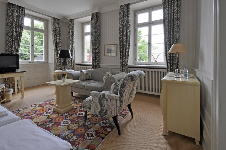 Room 3 of 37