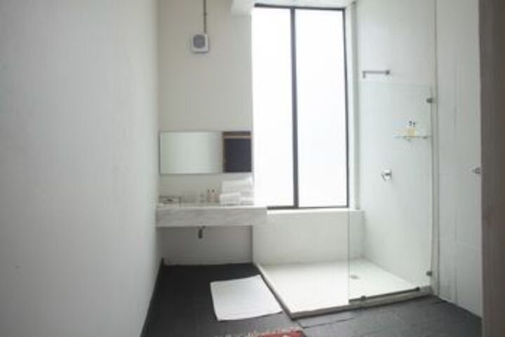 Room 8 of 89