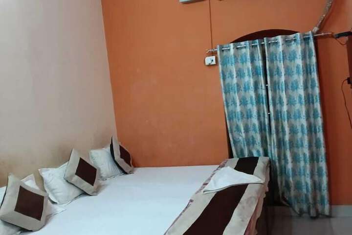 Room 11 of 27