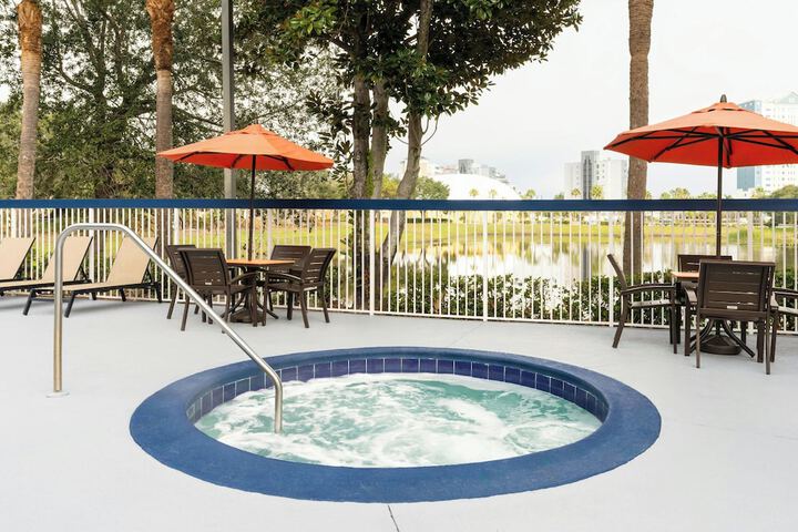 Pools & Facilities