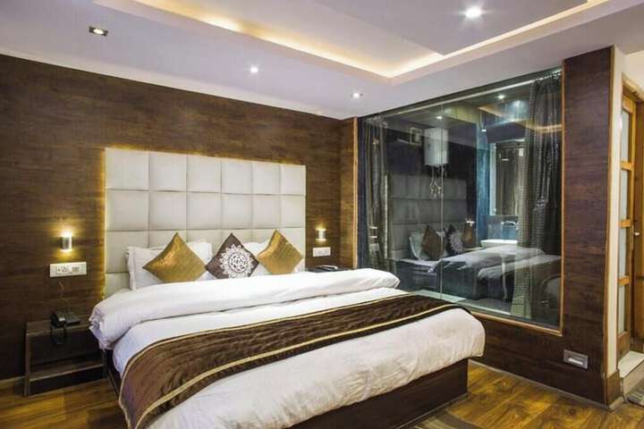 Room 2 of 6