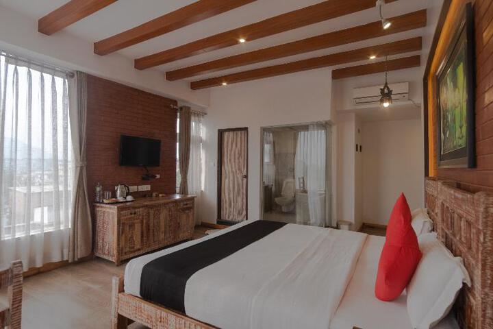 Room 4 of 7