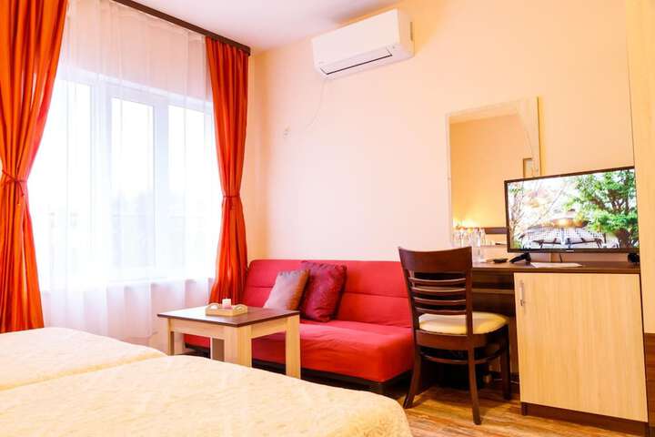 Room 15 of 37