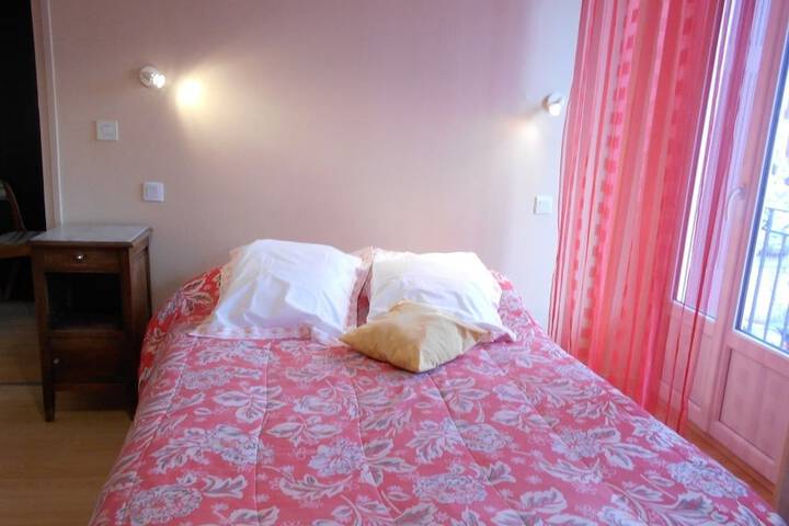 Room 3 of 50