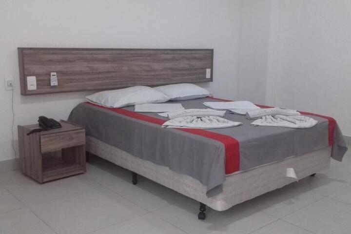 Room 25 of 28