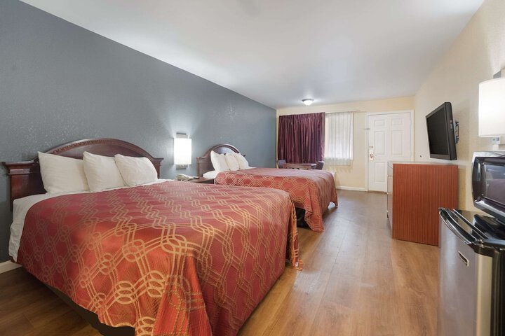 Room 6 of 33