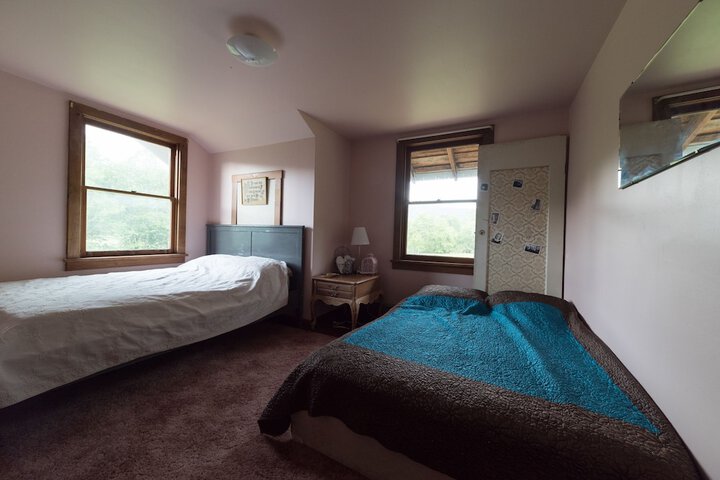 Room 4 of 61