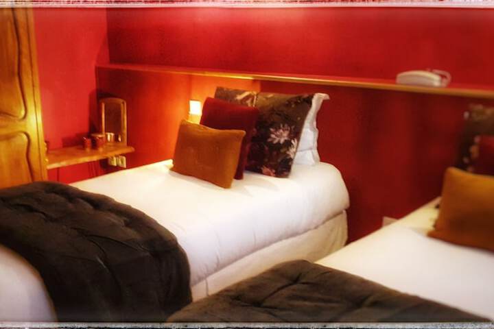 Room 16 of 28