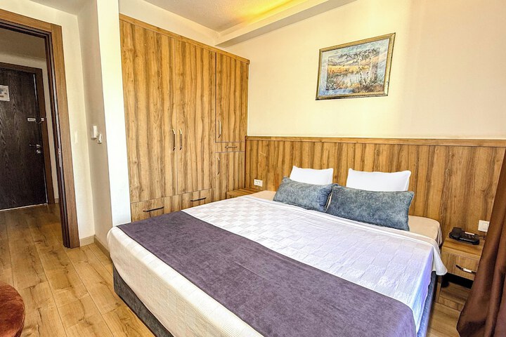 Room 12 of 36