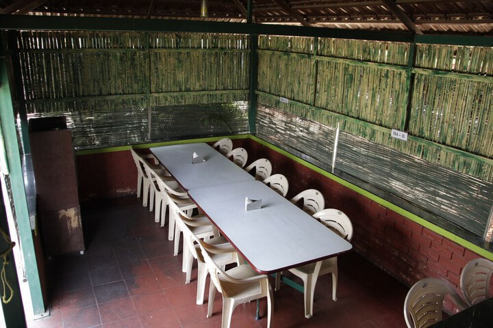 Dining 15 of 18