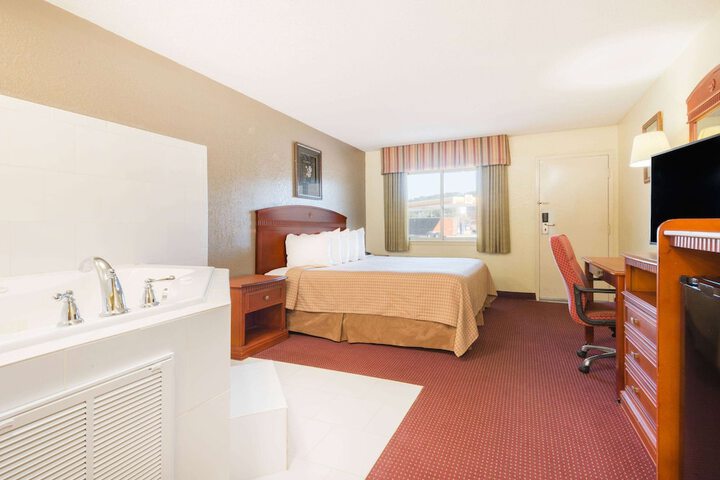 Room 14 of 22