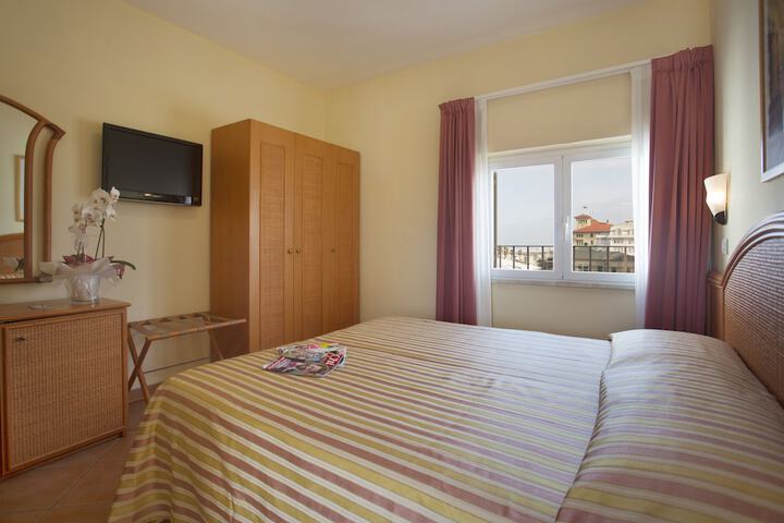 Room 10 of 50
