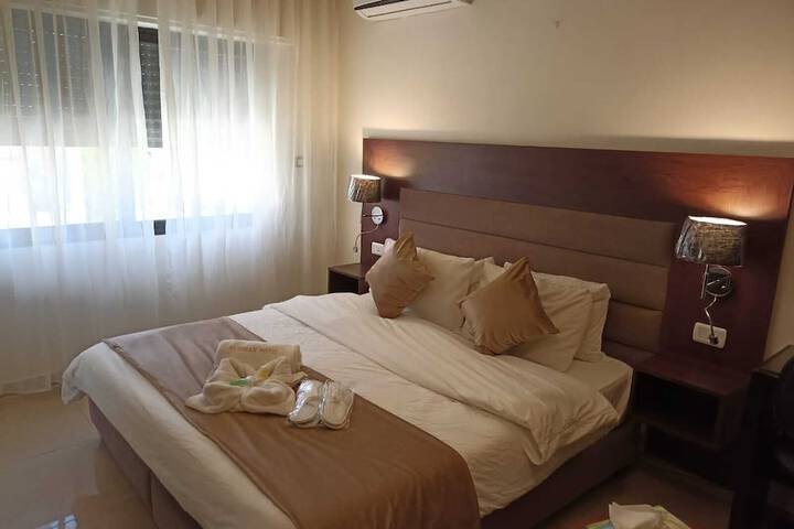 Room 21 of 77