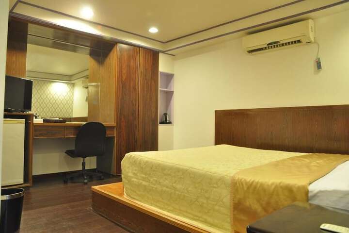 Room 18 of 35