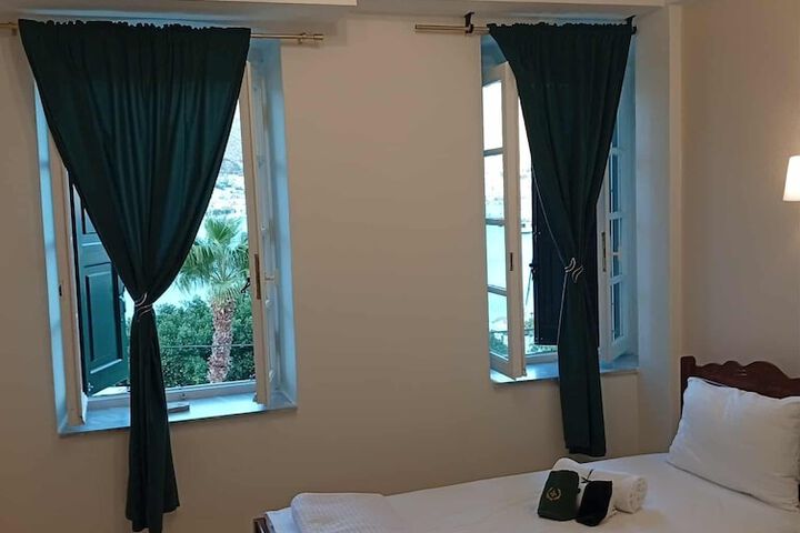 Room 18 of 77