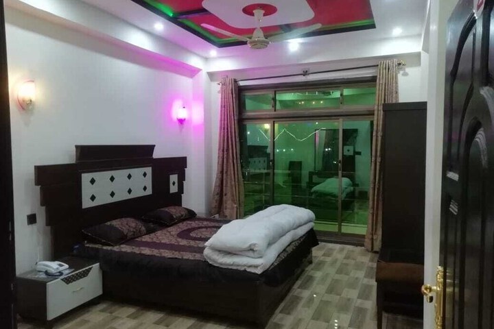 Room 9 of 15