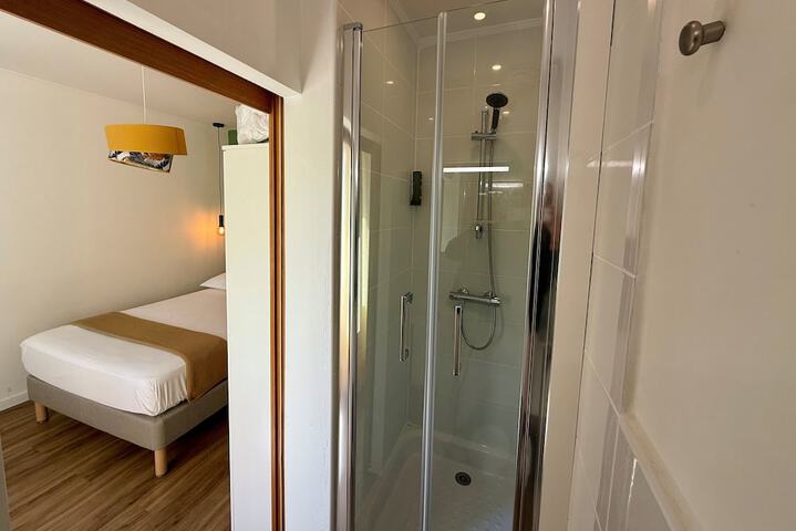 Room 40 of 61