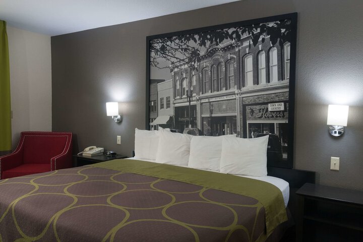 1 King Bed (12 of 17)