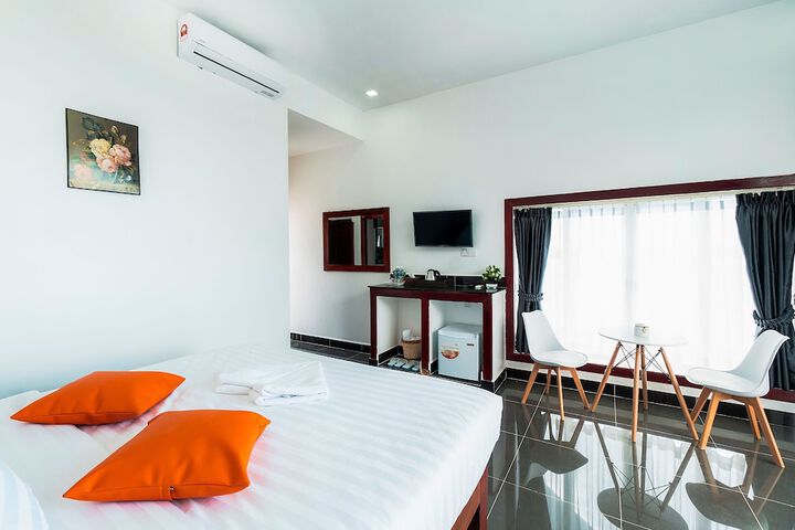 Room 3 of 53