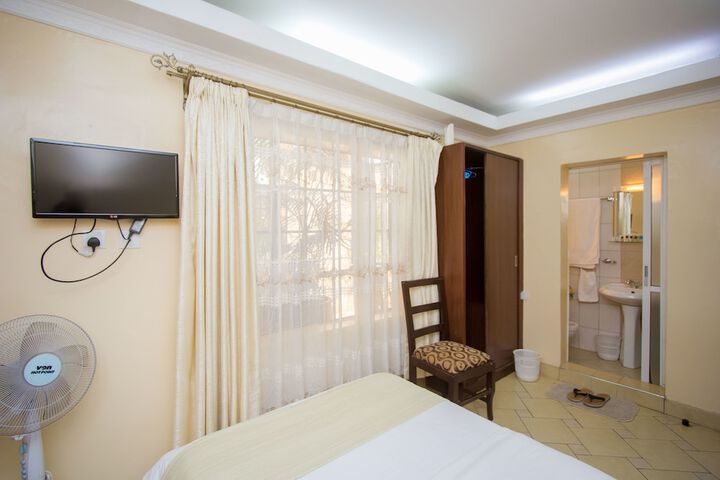 Room 4 of 89