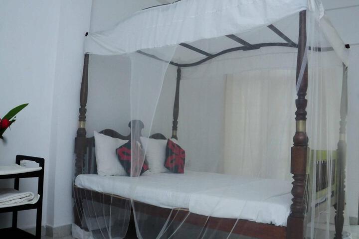 Room 2 of 5