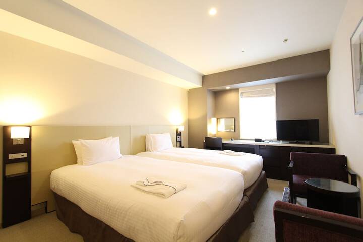 Room 12 of 19