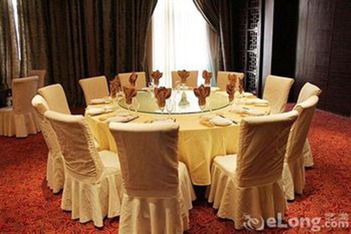 Dining 62 of 75