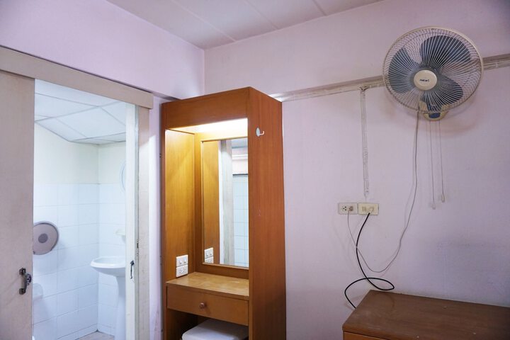 Room 8 of 25