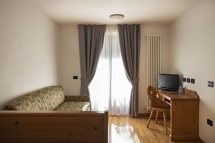 Room 10 of 73